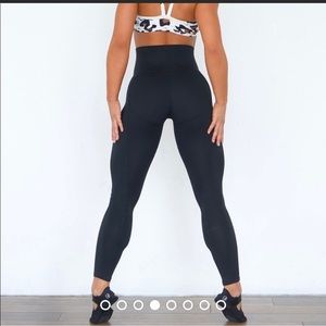 Bombshell sportswear shape leggings black …